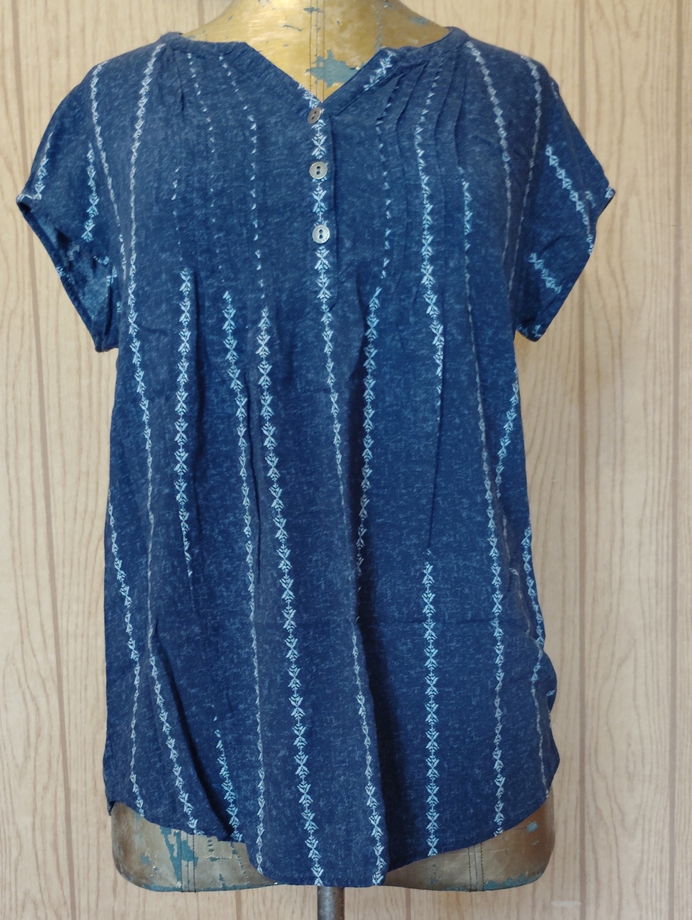 Sonoma Women's Navy Blue Cap-Sleeve V-Neck Button Henley Top With Stripe Pattern